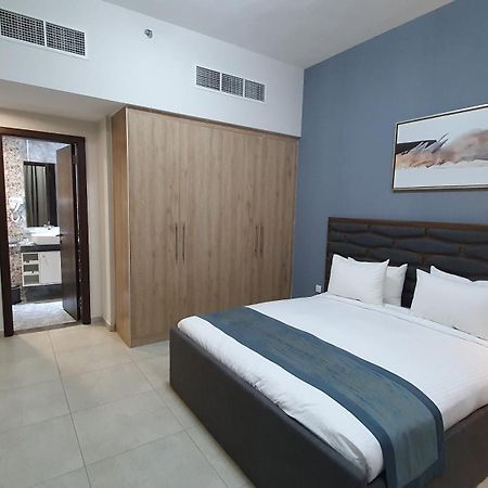 Luxe Grand Hotel Apartments Schardscha Exterior foto A bedroom in a hotel