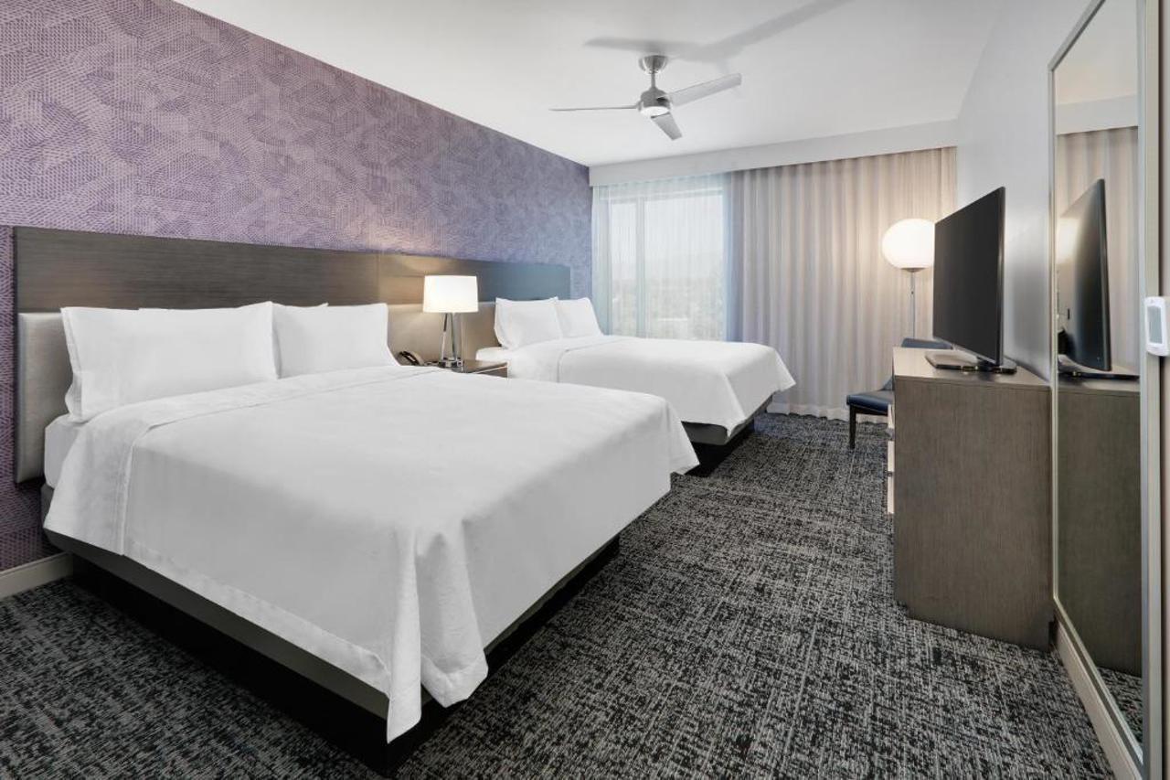 Luxe Grand Hotel Apartments Schardscha Exterior foto A guest room at the Hilton Garden Inn in San Francisco