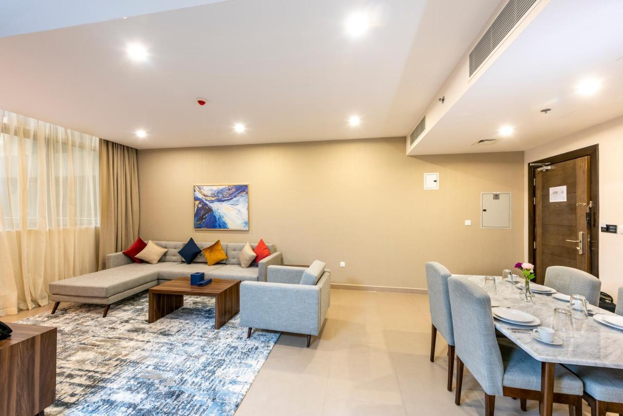 Luxe Grand Hotel Apartments Schardscha Exterior foto A living room at the hotel
