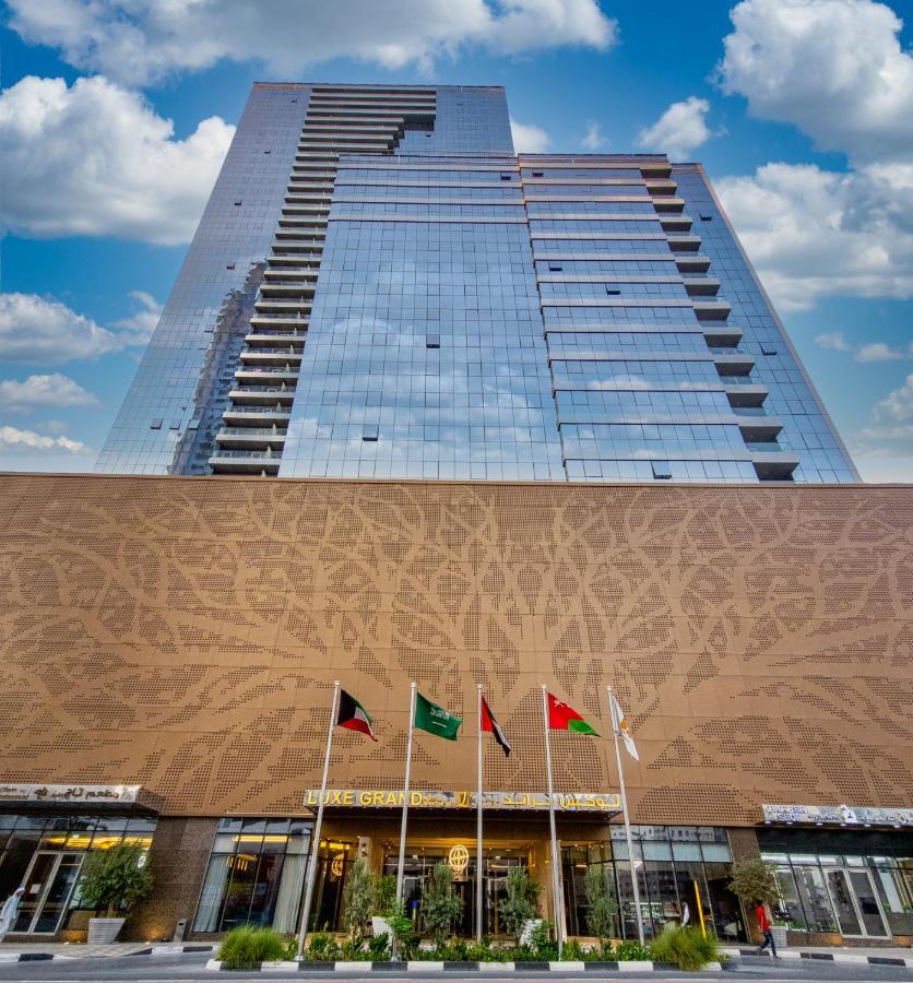Luxe Grand Hotel Apartments Schardscha Exterior foto The Grand Hotel